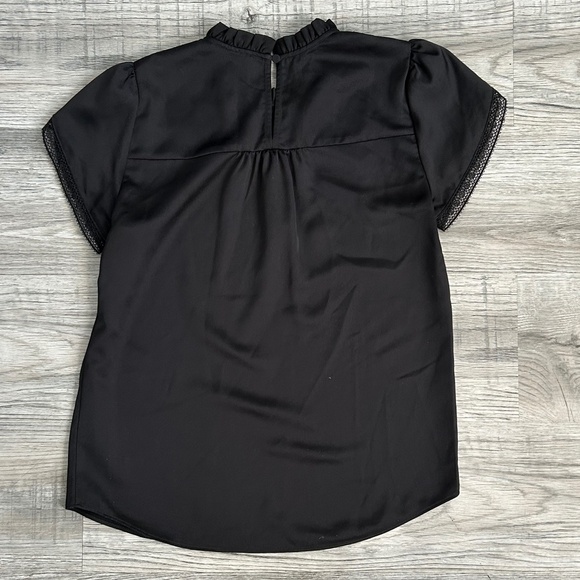 J Crew Black Short Sleeve Lace Trim Blouse Sz XXS - Picture 2 of 8